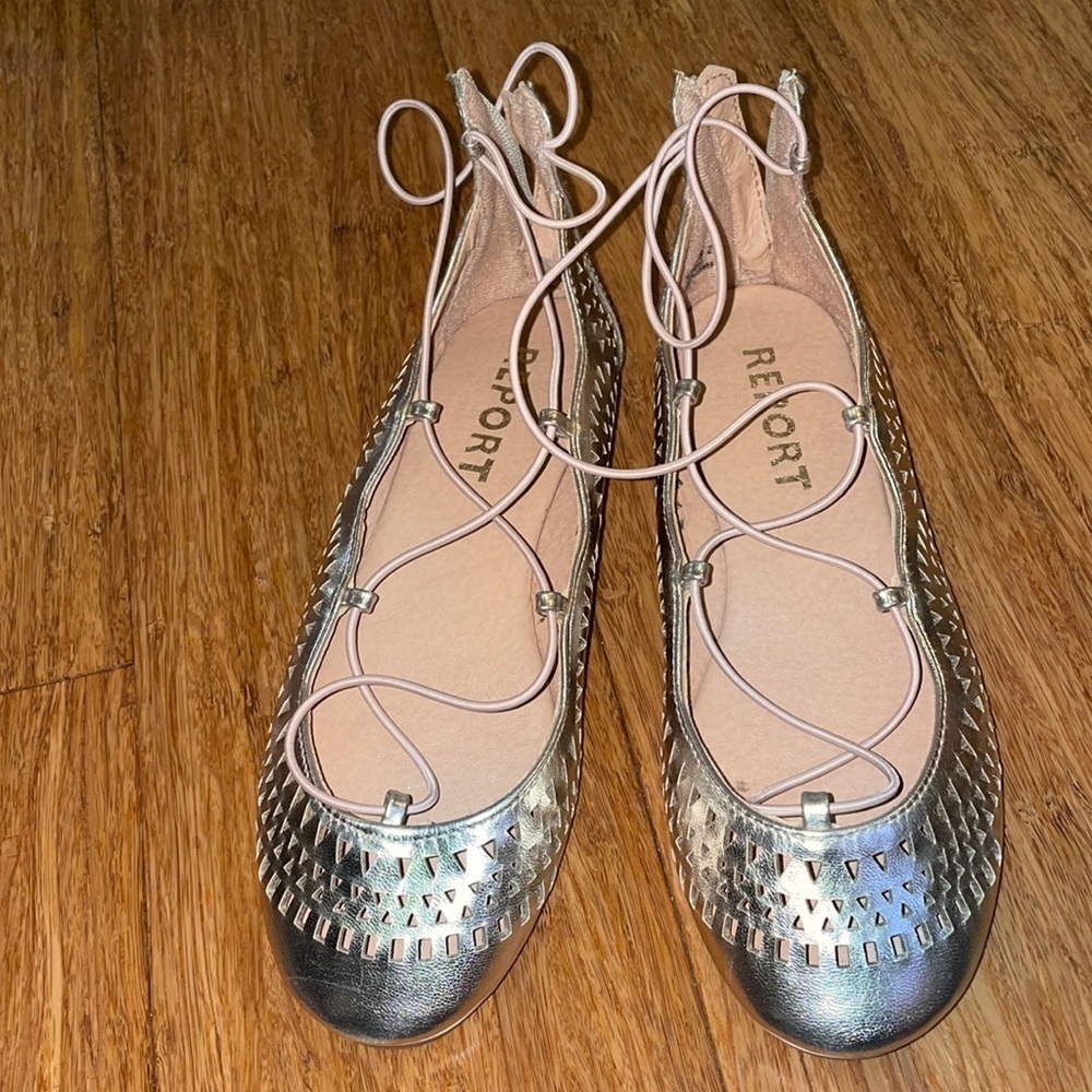 NWOT Girls gold strapped sandals size 2